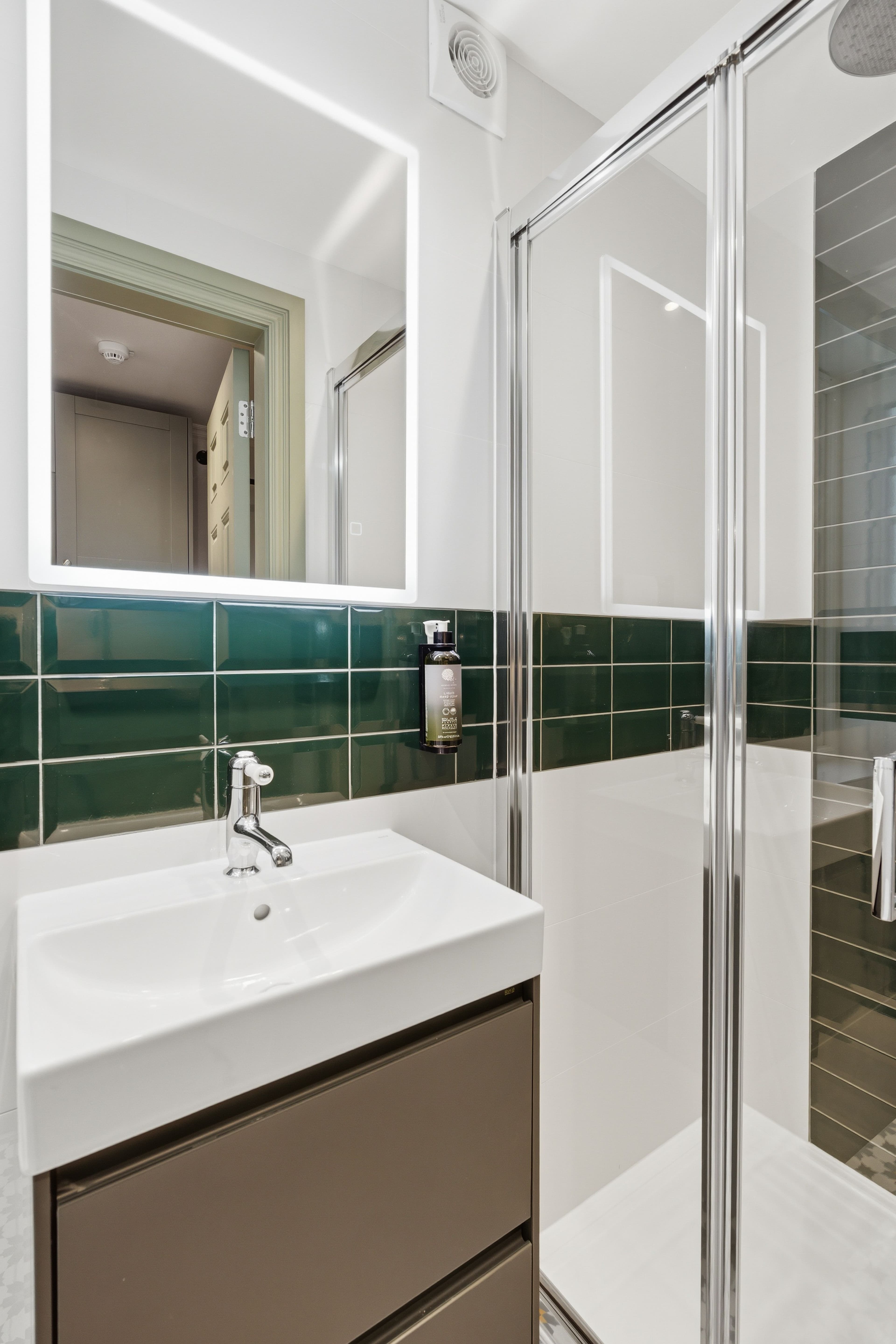 bathroom unit 8